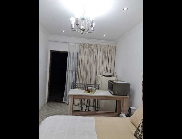 9 BEDROOM FREESTANDING FOR SALE IN HERRWOOD PARK